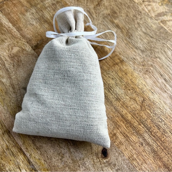 Home Grown Dried Lavender In A Pull String Sachet Bag - Picture 6 of 6